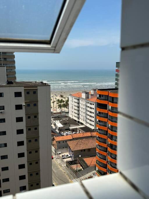 Apto Em Grande, Aviacao, 150 M Da Praia! * Praia Grande (Santos)